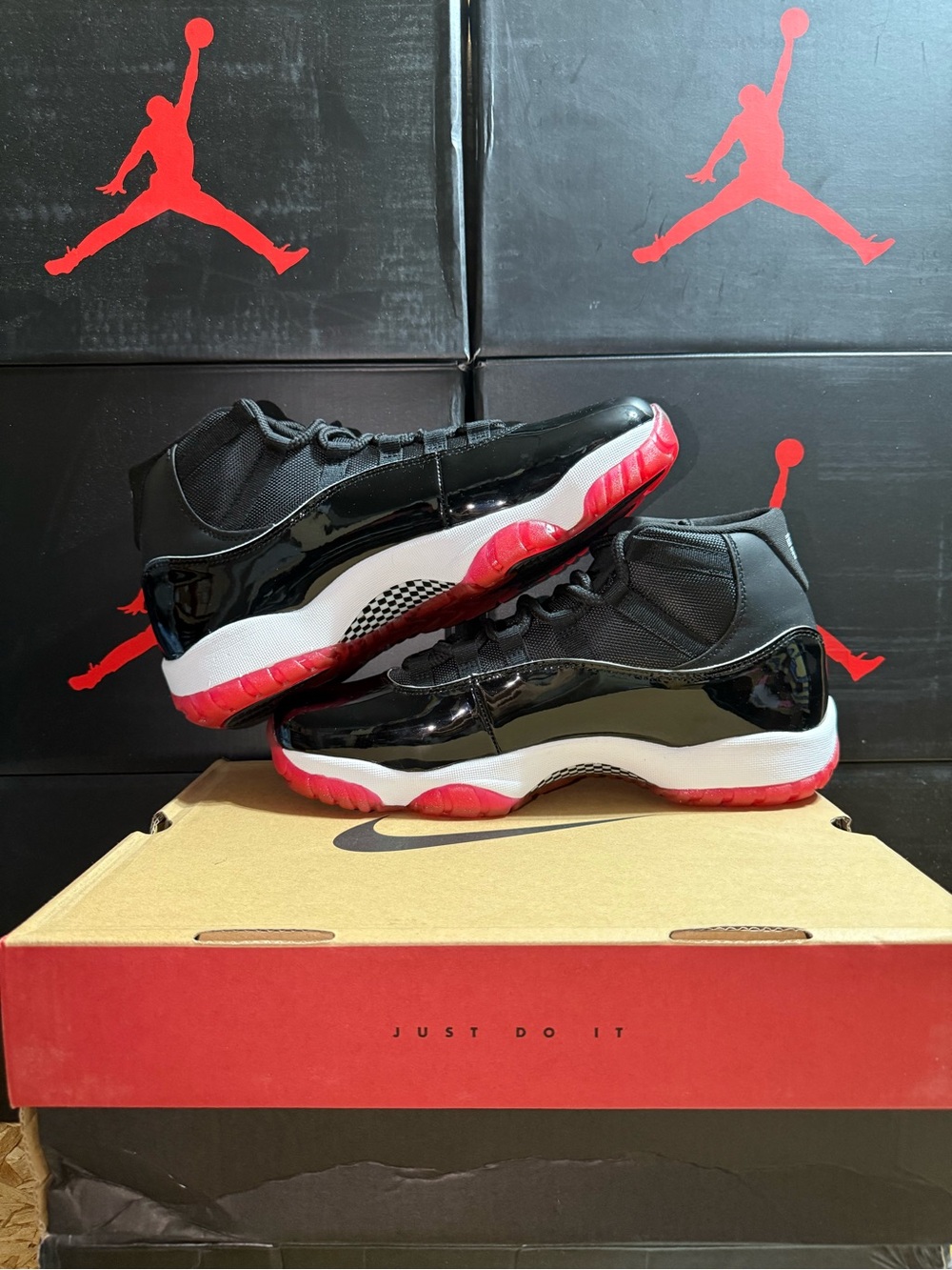 Air Jordan 11 Bred - Black/Red - Picture 4 of 5